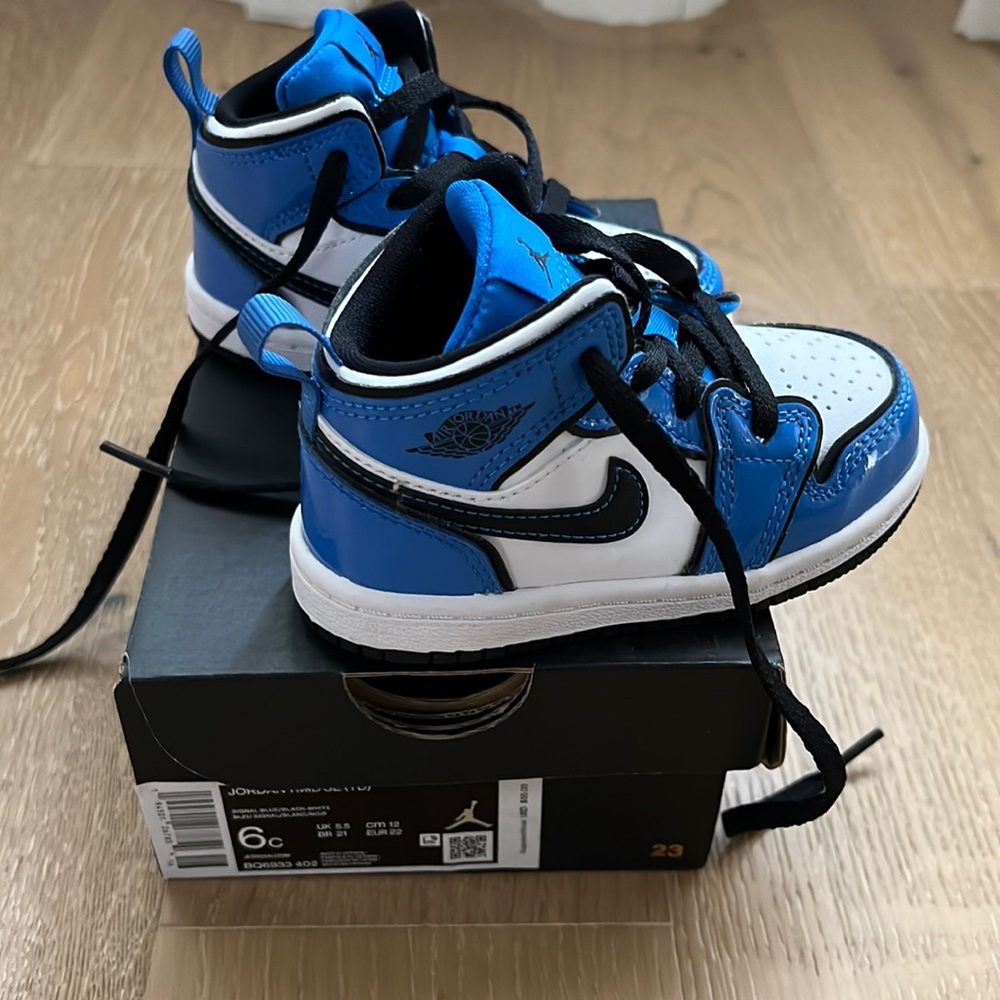 EUC Baby Jordan’s - SIZE 6